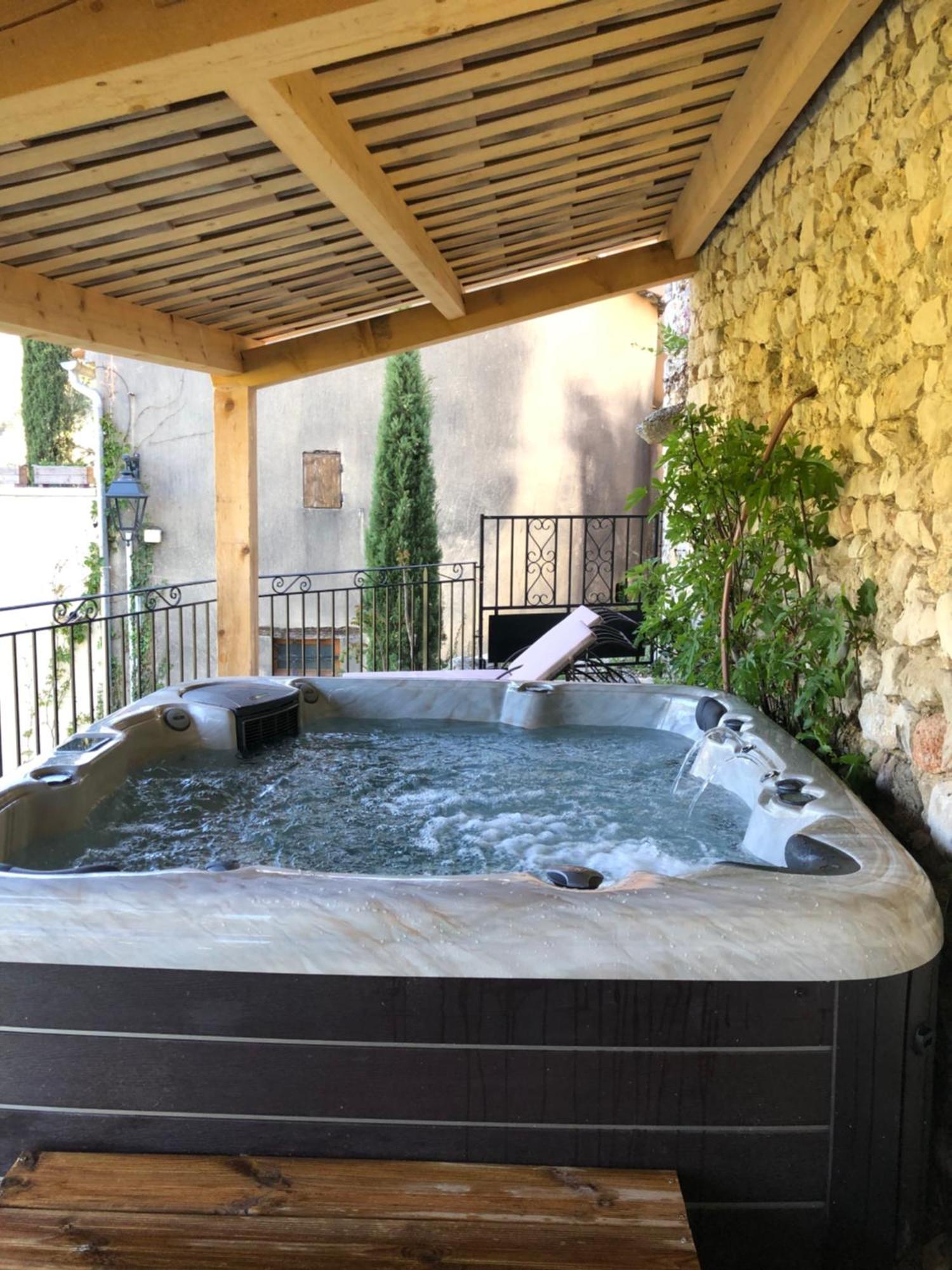 L'oustau De La Font Hotel Reilhanette